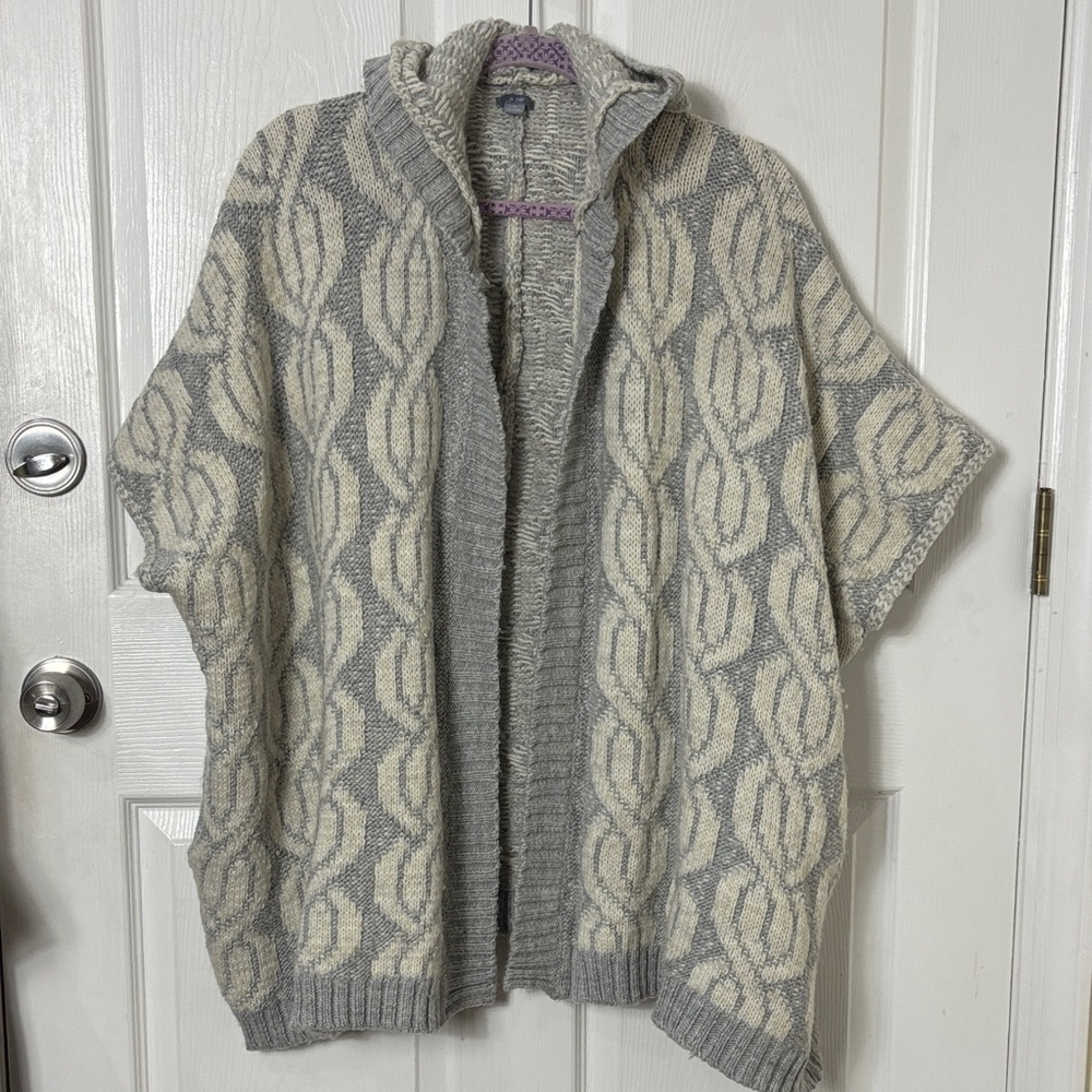 Aerie Sweater Poncho style Cardigan Gray off white arm holes sz Medium oversized